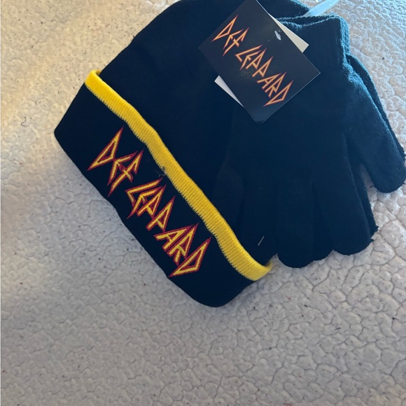 New Def Leppard Beanie & Glove Set - Picture 3 of 9